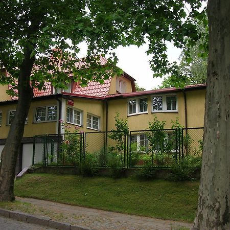 Hotel Pod Platanami Trzebnica Eksteriør bilde
