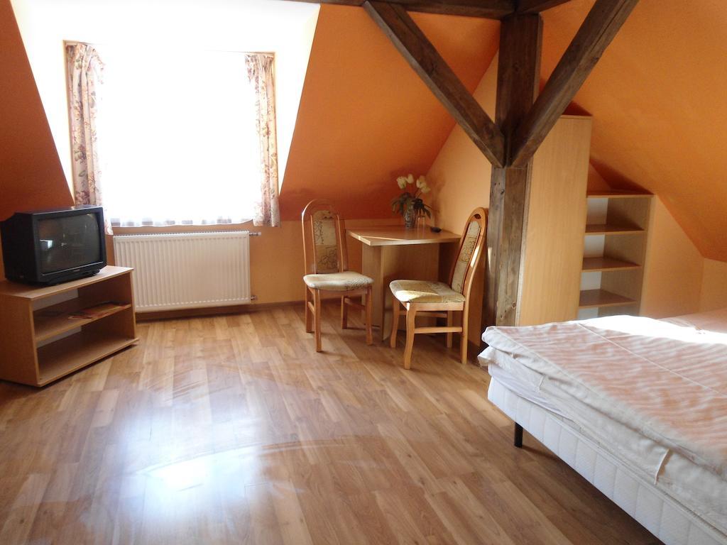 Hotel Pod Platanami Trzebnica Rom bilde