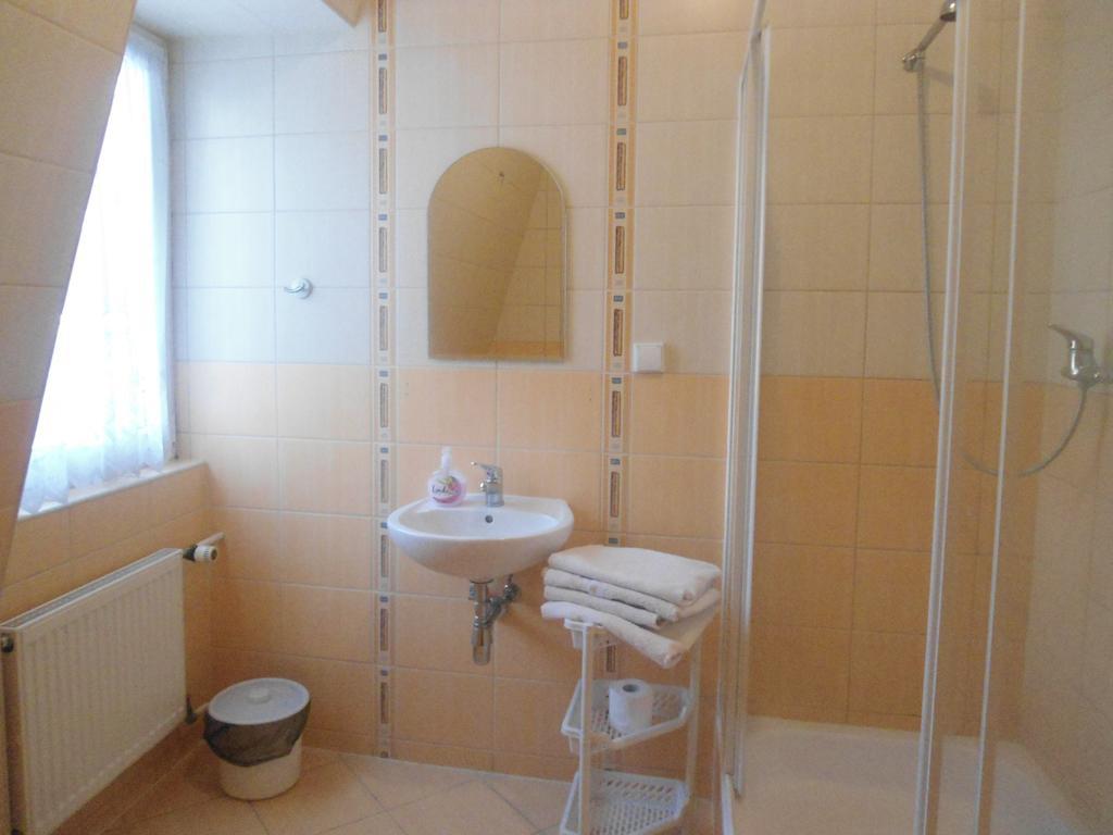 Hotel Pod Platanami Trzebnica Rom bilde