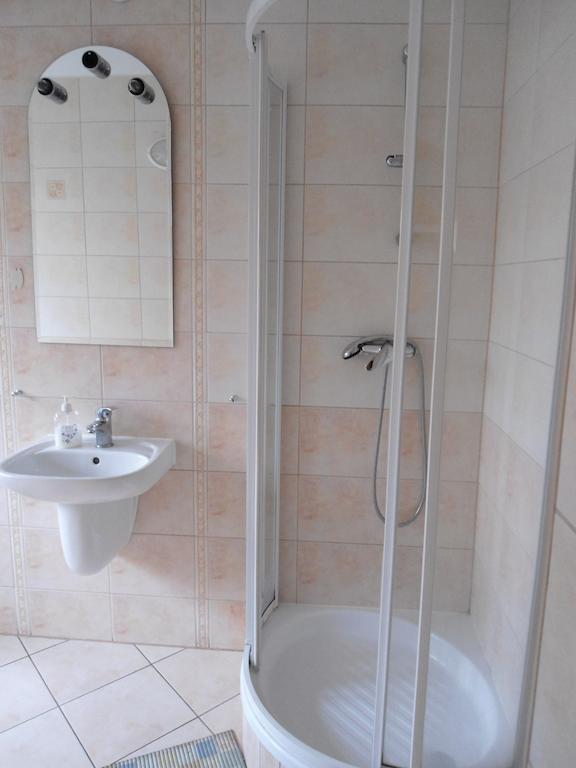 Hotel Pod Platanami Trzebnica Rom bilde
