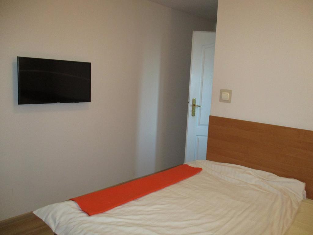 Hotel Pod Platanami Trzebnica Eksteriør bilde