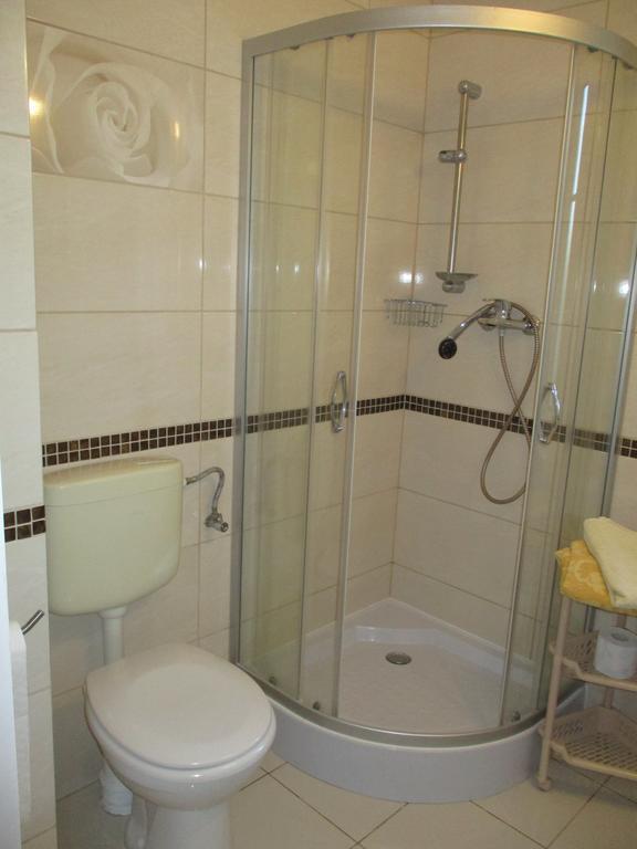Hotel Pod Platanami Trzebnica Eksteriør bilde
