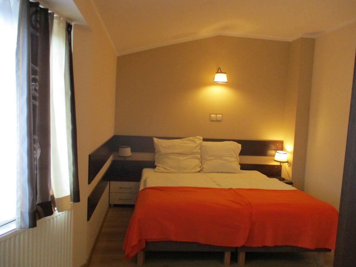 Hotel Pod Platanami Trzebnica Eksteriør bilde